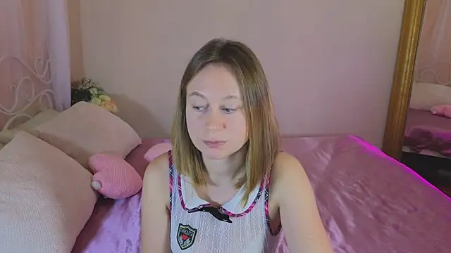 Snapshot of BrookeEvans chatting on 03/04/25, 12:44 BrookeEvans online show from 03/04/25, 12:44