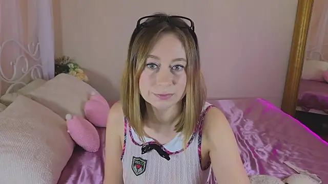 Snapshot of BrookeEvans chatting on 03/04/25, 03:48 BrookeEvans online show from 03/04/25, 03:48