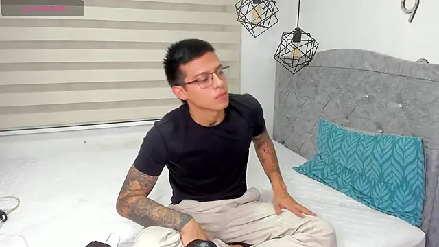 SIXXTOLOVE18 online show from 02/13/26, 12:28