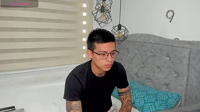 SIXXTOLOVE18 online show from 02/13/26, 09:44