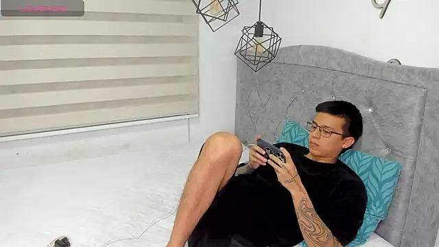 SIXXTOLOVE18 online show from 02/15/26, 04:53