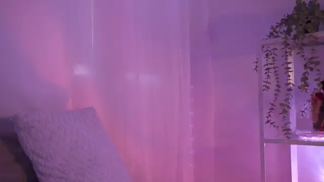 HannaMoom online show from 11/26/25, 10:44