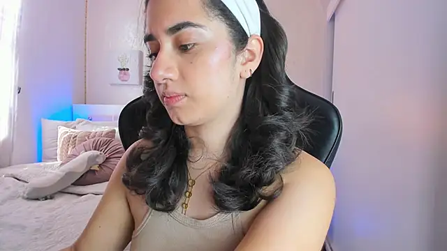 annadu011 online show from 02/10/25, 02:48