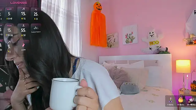 annadu011 online show from 10/12/25, 02:38