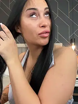 EmyLaveau online show from 02/11/25, 05:37