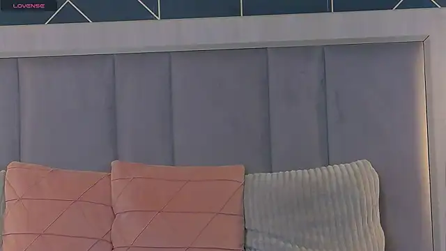 EmyLaveau online show from 11/11/25, 06:24