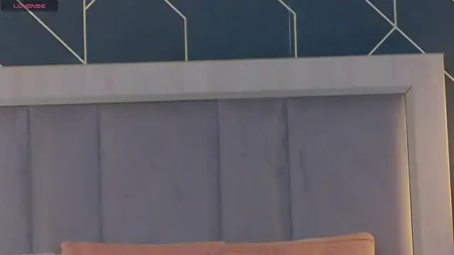 EmyLaveau online show from 11/12/25, 06:47