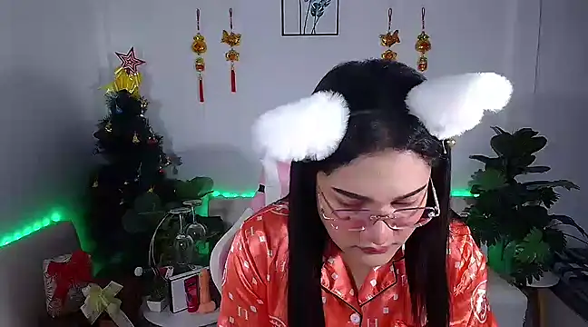 Snapshot of plysaithailand chatting on 01/15/25, 12:51 plysaithailand online show from 01/15/25, 12:51