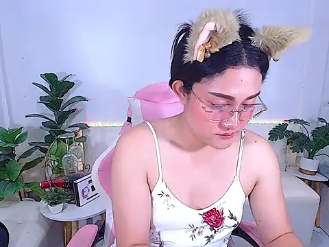 Snapshot of plysaithailand chatting on 09/22/25, 12:18 plysaithailand online show from 09/22/25, 12:18