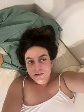 Snapshot of indierotic chatting on 12/18/24, 03:26 indierotic online show from 12/18/24, 03:26