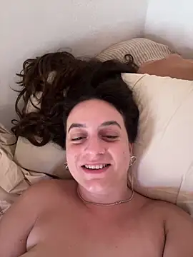 Snapshot of indierotic chatting on 12/28/24, 03:26 indierotic online show from 12/28/24, 03:26