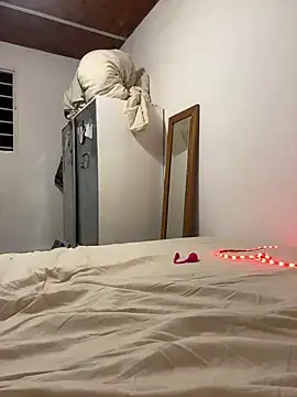 Snapshot of indierotic chatting on 12/30/24, 04:09 indierotic online show from 12/30/24, 04:09