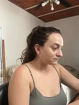 Snapshot of indierotic chatting on 12/30/24, 07:53 indierotic online show from 12/30/24, 07:53