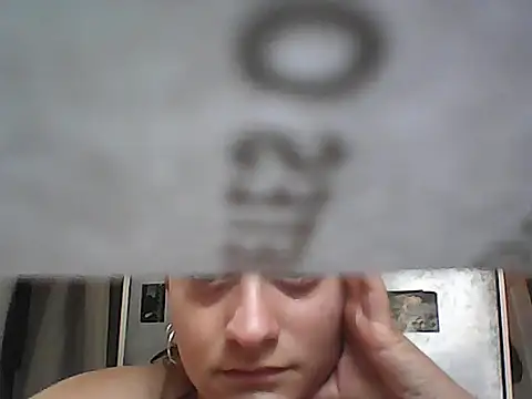 Snapshot of indierotic chatting on 01/04/25, 01:53 indierotic online show from 01/04/25, 01:53