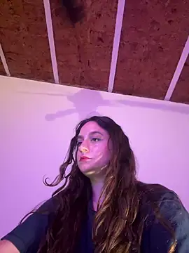 Snapshot of indierotic chatting on 01/08/25, 01:42 indierotic online show from 01/08/25, 01:42