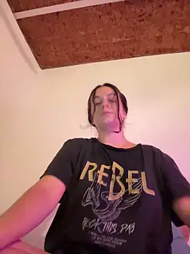 Snapshot of indierotic chatting on 01/20/25, 02:43 indierotic online show from 01/20/25, 02:43