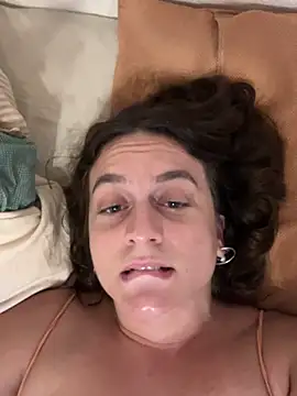 Snapshot of indierotic chatting on 02/26/25, 04:03 indierotic online show from 02/26/25, 04:03