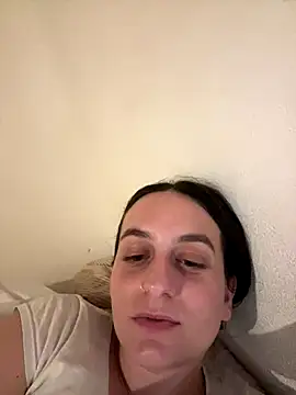 Snapshot of indierotic chatting on 10/15/25, 03:39 indierotic online show from 10/15/25, 03:39