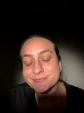 Snapshot of indierotic chatting on 10/20/25, 04:02 indierotic online show from 10/20/25, 04:02