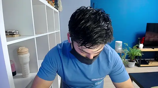 Snapshot of Tomguys chatting on 02/03/25, 07:31 Tomguys online show from 02/03/25, 07:31