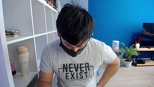 Snapshot of Tomguys chatting on 02/04/25, 07:07 Tomguys online show from 02/04/25, 07:07