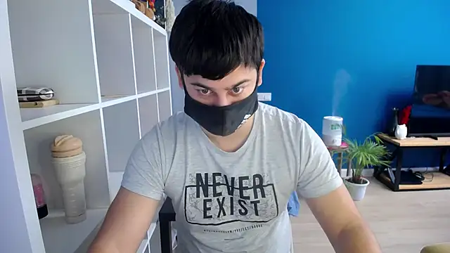 Snapshot of Tomguys chatting on 02/05/25, 06:24 Tomguys online show from 02/05/25, 06:24