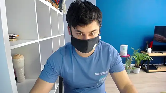 Snapshot of Tomguys chatting on 02/07/25, 07:29 Tomguys online show from 02/07/25, 07:29