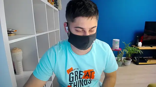 Snapshot of Tomguys chatting on 02/08/25, 07:49 Tomguys online show from 02/08/25, 07:49