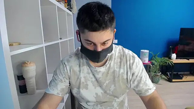 Snapshot of Tomguys chatting on 02/12/25, 03:16 Tomguys online show from 02/12/25, 03:16