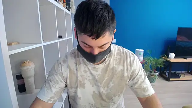 Snapshot of Tomguys chatting on 02/15/25, 07:27 Tomguys online show from 02/15/25, 07:27