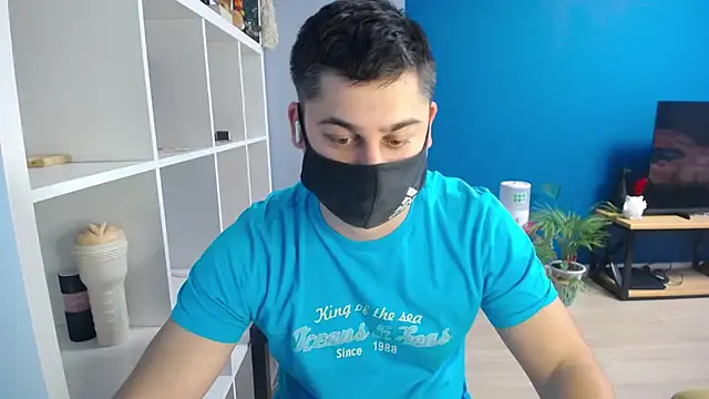 Snapshot of Tomguys chatting on 02/15/25, 12:22 Tomguys online show from 02/15/25, 12:22