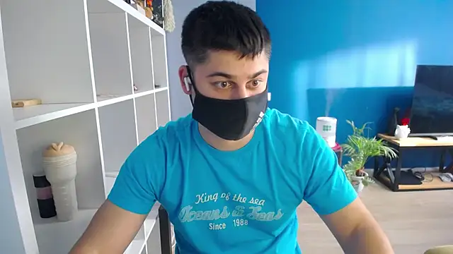 Snapshot of Tomguys chatting on 02/16/25, 01:16 Tomguys online show from 02/16/25, 01:16