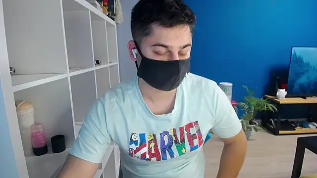 Snapshot of Tomguys chatting on 02/17/25, 02:37 Tomguys online show from 02/17/25, 02:37