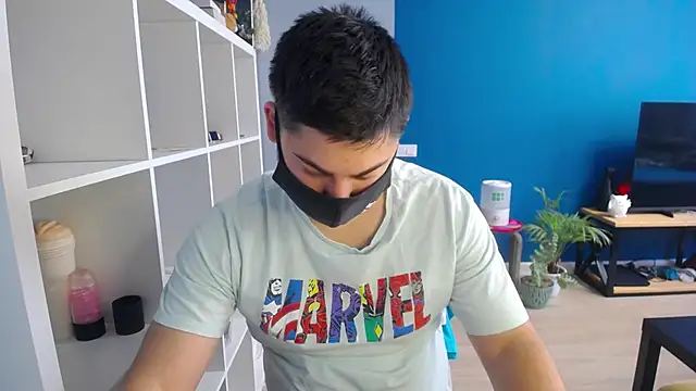 Snapshot of Tomguys chatting on 02/18/25, 07:43 Tomguys online show from 02/18/25, 07:43