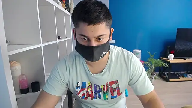 Snapshot of Tomguys chatting on 02/18/25, 11:44 Tomguys online show from 02/18/25, 11:44