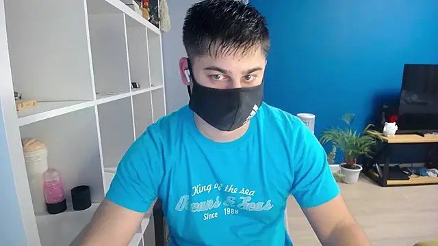 Snapshot of Tomguys chatting on 02/18/25, 06:37 Tomguys online show from 02/18/25, 06:37