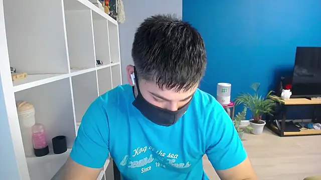 Snapshot of Tomguys chatting on 02/19/25, 07:39 Tomguys online show from 02/19/25, 07:39