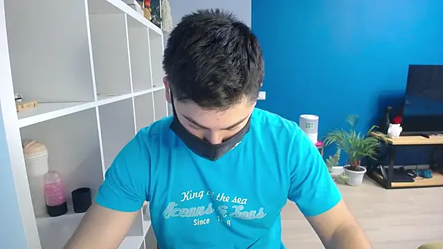 Snapshot of Tomguys chatting on 02/19/25, 03:27 Tomguys online show from 02/19/25, 03:27