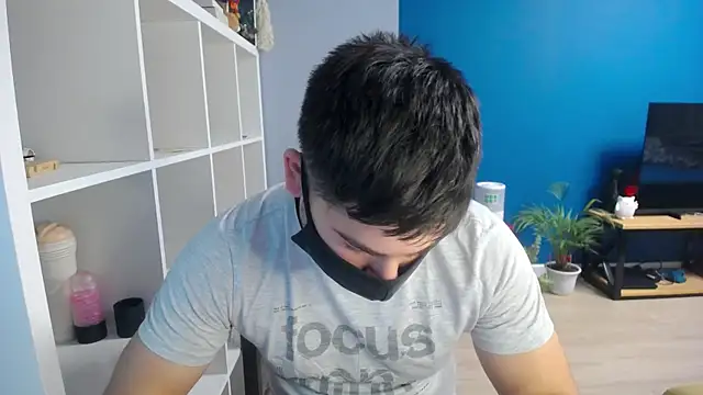 Snapshot of Tomguys chatting on 02/19/25, 07:16 Tomguys online show from 02/19/25, 07:16