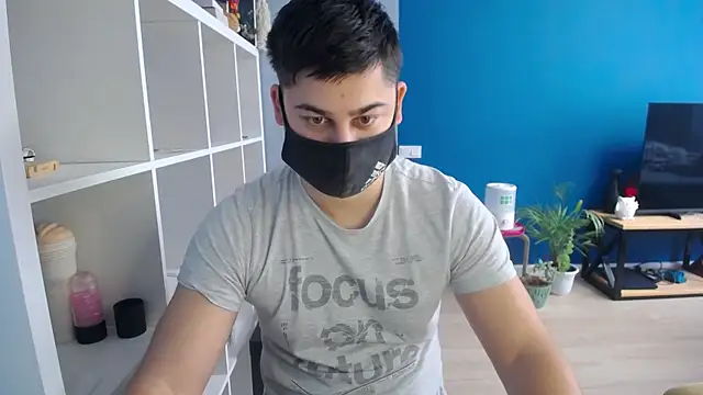 Snapshot of Tomguys chatting on 02/21/25, 07:34 Tomguys online show from 02/21/25, 07:34