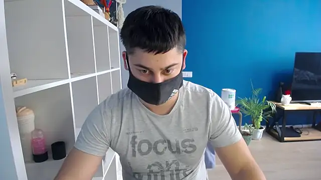 Snapshot of Tomguys chatting on 02/21/25, 01:11 Tomguys online show from 02/21/25, 01:11