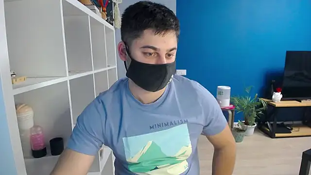 Snapshot of Tomguys chatting on 02/21/25, 07:10 Tomguys online show from 02/21/25, 07:10