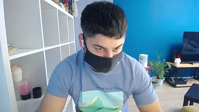 Snapshot of Tomguys chatting on 02/22/25, 07:45 Tomguys online show from 02/22/25, 07:45