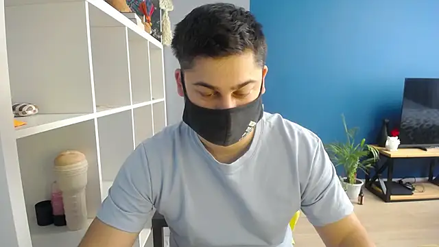 Snapshot of Tomguys chatting on 02/27/25, 08:28 Tomguys online show from 02/27/25, 08:28