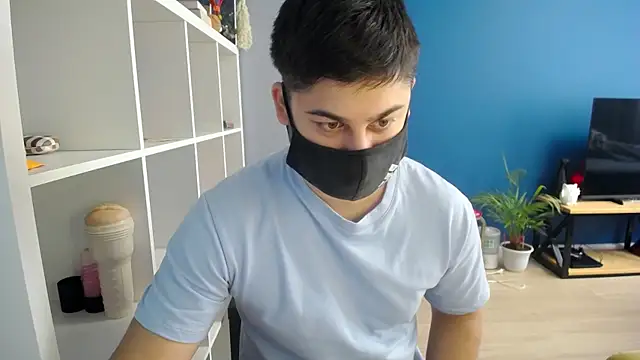 Snapshot of Tomguys chatting on 02/28/25, 07:48 Tomguys online show from 02/28/25, 07:48