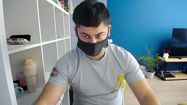 Snapshot of Tomguys chatting on 03/01/25, 08:56 Tomguys online show from 03/01/25, 08:56