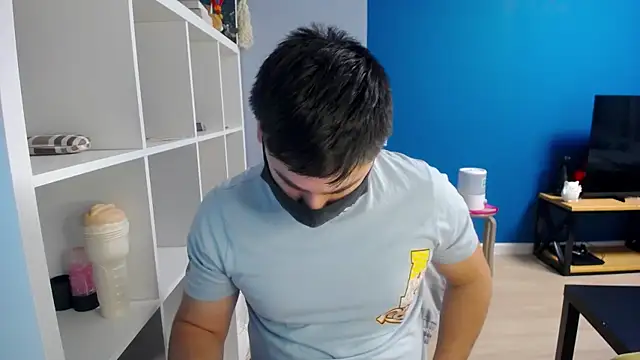 Snapshot of Tomguys chatting on 03/02/25, 02:21 Tomguys online show from 03/02/25, 02:21