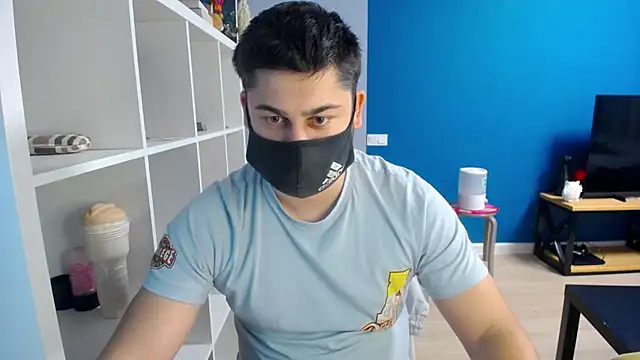 Snapshot of Tomguys chatting on 03/02/25, 06:40 Tomguys online show from 03/02/25, 06:40