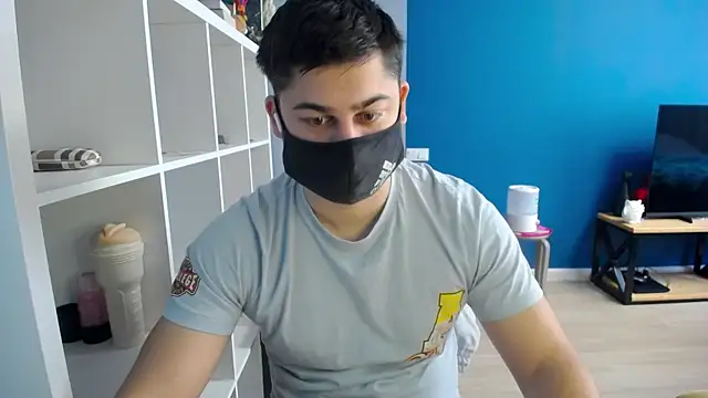 Snapshot of Tomguys chatting on 03/03/25, 07:43 Tomguys online show from 03/03/25, 07:43