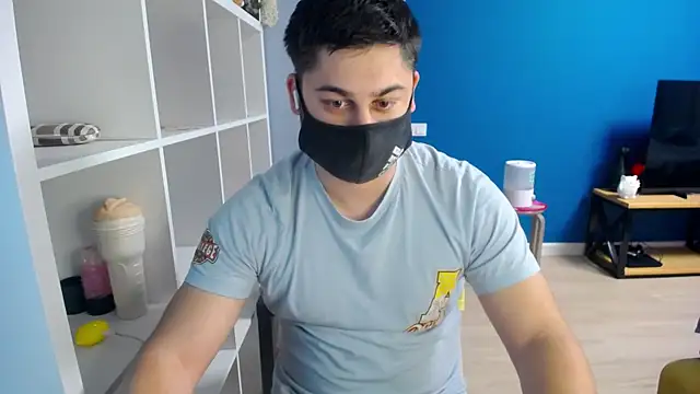 Snapshot of Tomguys chatting on 03/03/25, 06:12 Tomguys online show from 03/03/25, 06:12